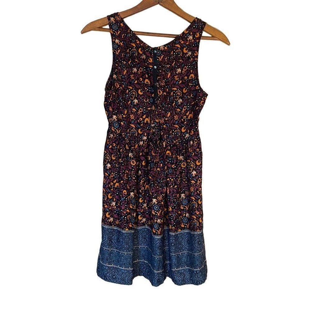 Ecote Keyhole Back Flowey Tank Top - Picture 10 of 10